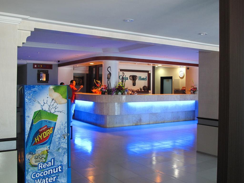 Gaja Hotel Pekanbaru Exterior foto