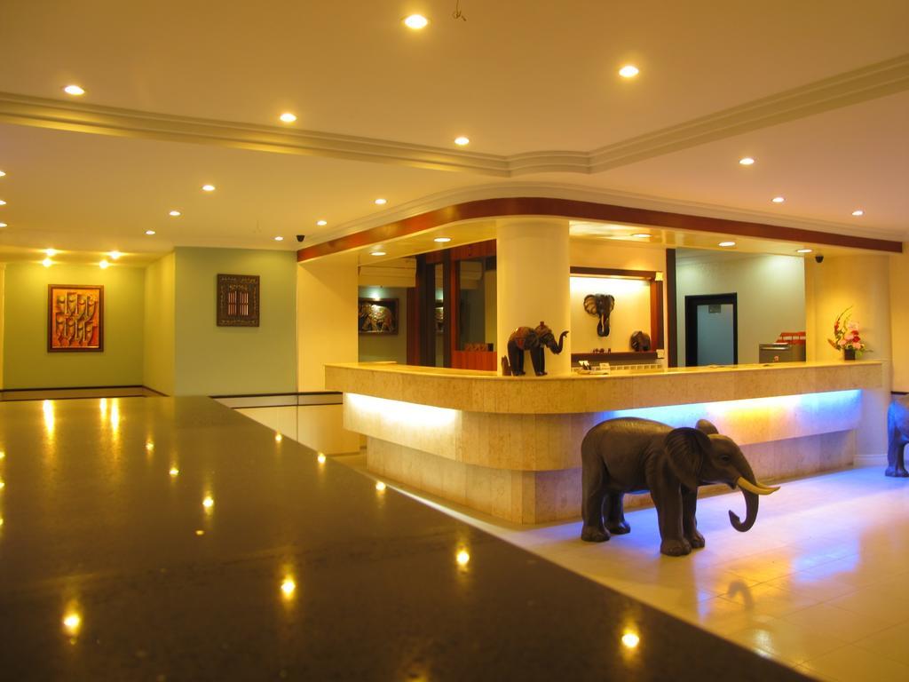 Gaja Hotel Pekanbaru Exterior foto