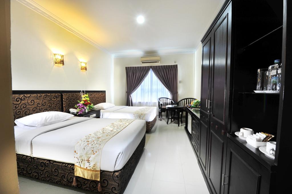 Gaja Hotel Pekanbaru Exterior foto